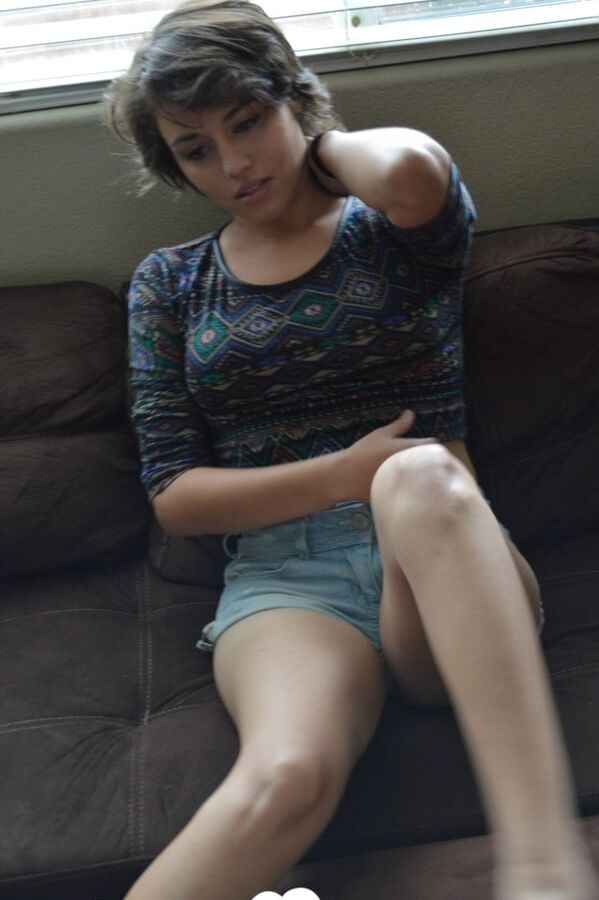 Pretty brunette satisfies herself on the couch