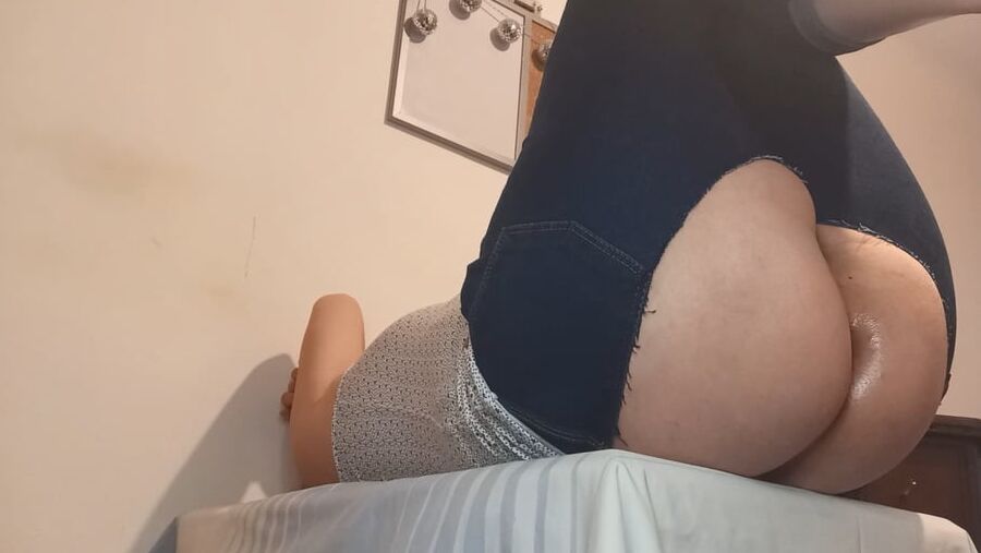 Big Ass Curvy Milf Housewife