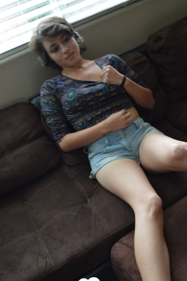 Pretty brunette satisfies herself on the couch