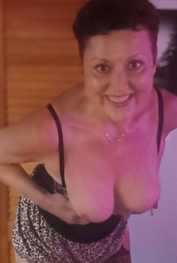 Check out my new Cougar lingerie, stockings and pumps