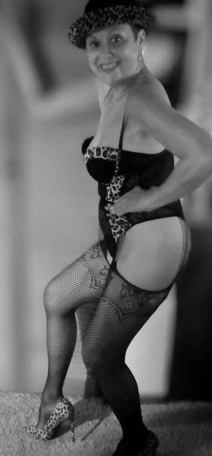 Check out my new Cougar lingerie, stockings and pumps