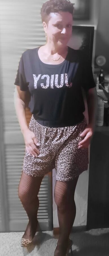 Check out my new Cougar lingerie, stockings and pumps