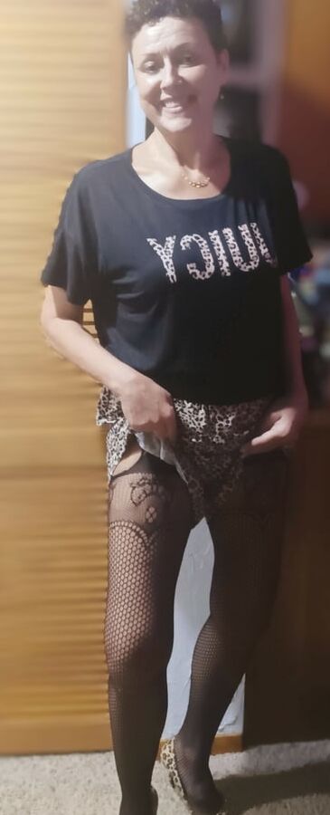 Check out my new Cougar lingerie, stockings and pumps
