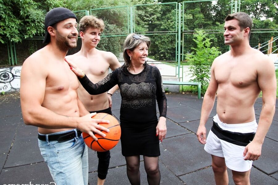 Granny loves them balls at GroupMams