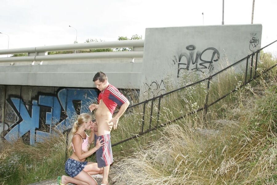 Two young exhibitionists enjoy fucking around the city