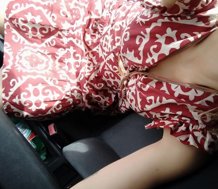 ITALIAN SLUT WIFE another photo shoots in car