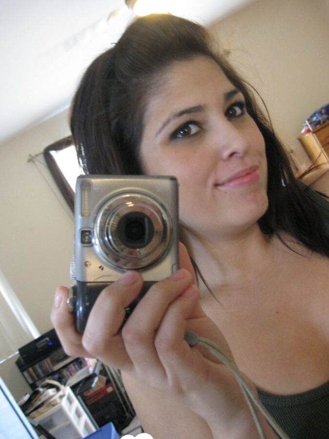 Horny girl undresses to reveal her qualities