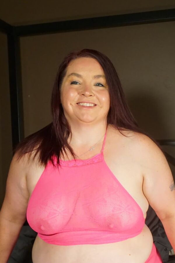 Sexy BBW Pink Lingerie and Blowjob Photoset