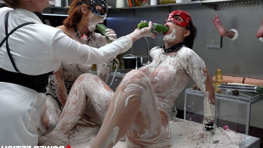 Pissing Threesome