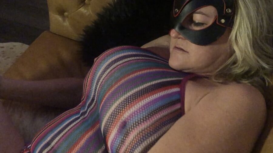 Busty MILF plays with dildo