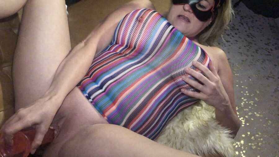 Busty MILF plays with dildo