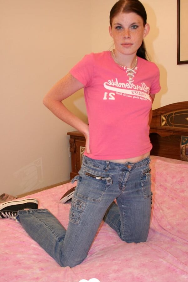 Petite honey wants to seduce you hard