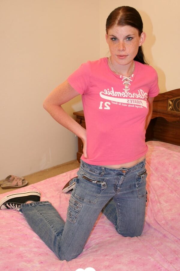 Petite honey wants to seduce you hard