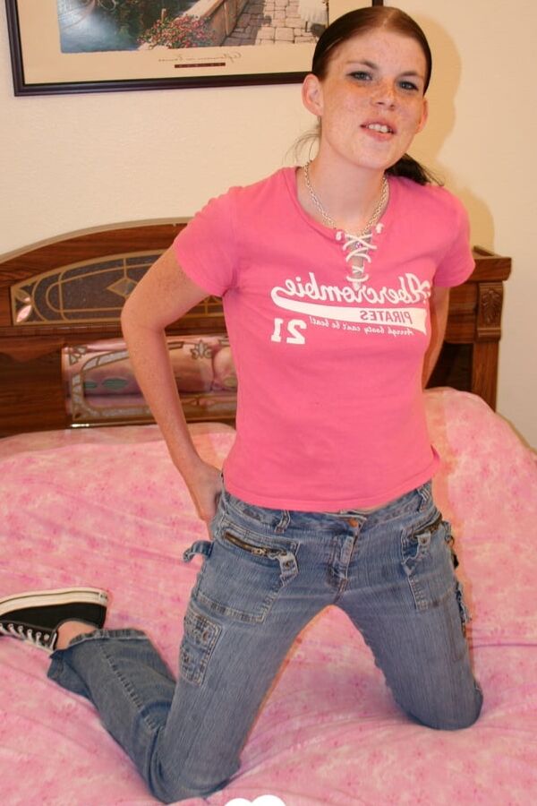 Petite honey wants to seduce you hard