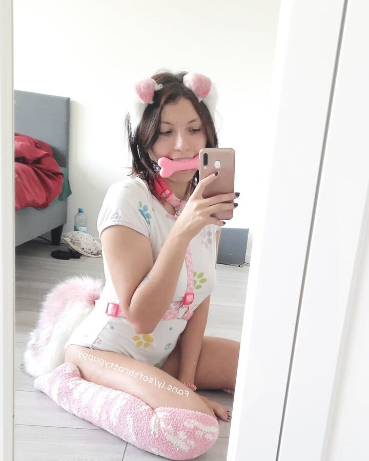 Pet play bitch