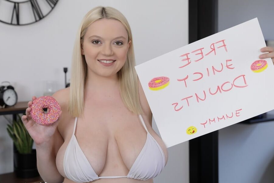 Curvy stepsis Sandra Sweet seduce lucky stepbro