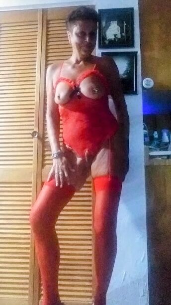 Who is the Lady in Red - cleanjean ... red lingerie that is!