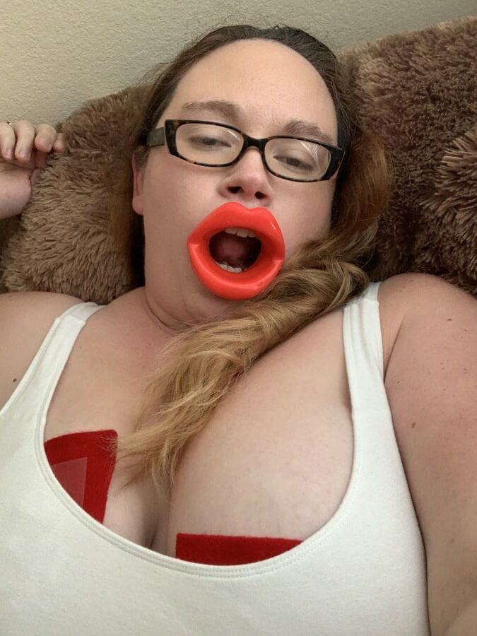 Big fake Lips sucking cock