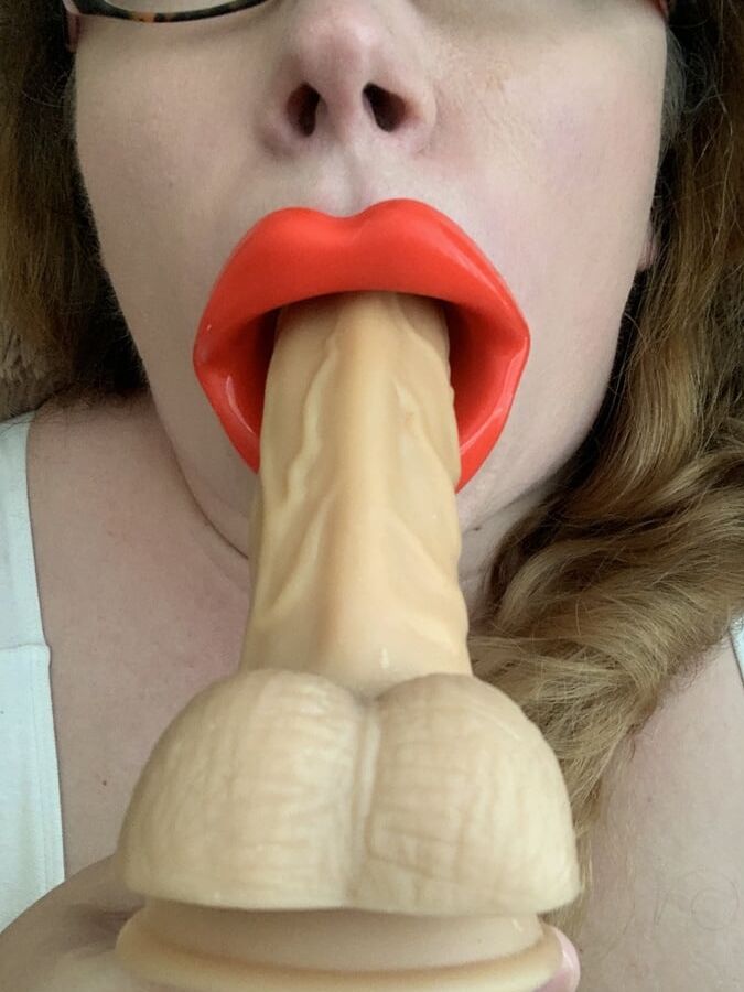 Big fake Lips sucking cock