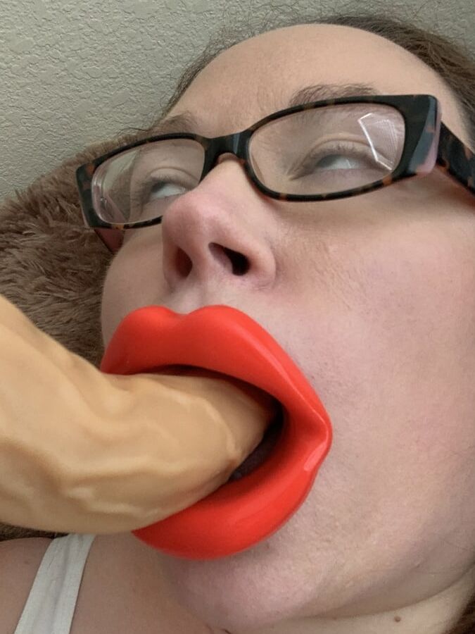 Big fake Lips sucking cock