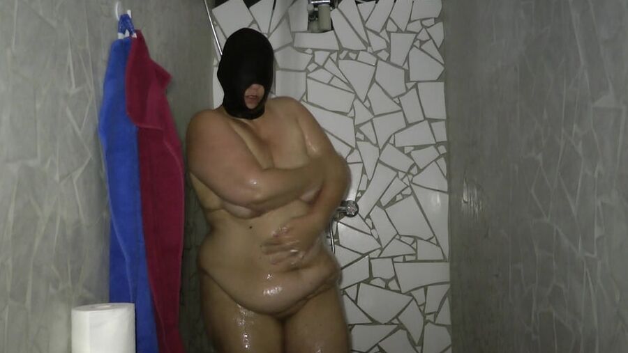 Piss and dildo fuck