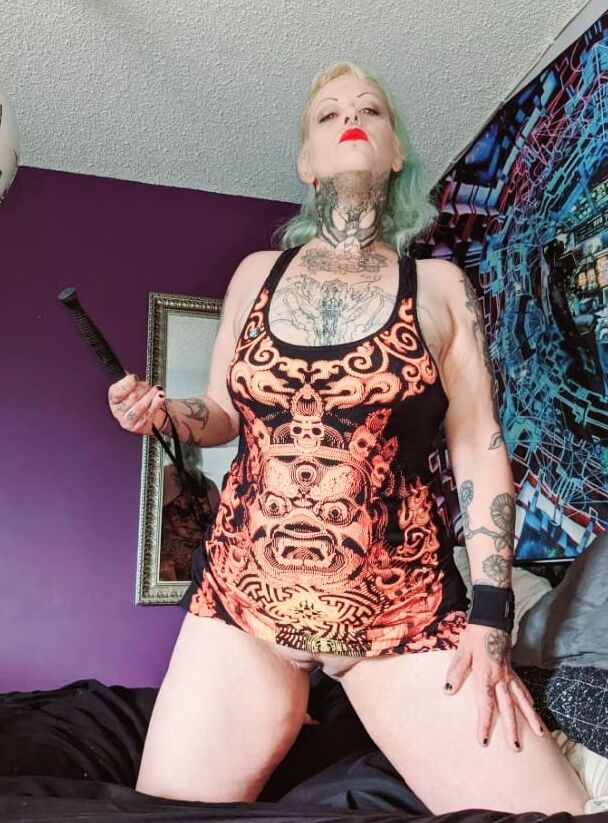 Crop and ass