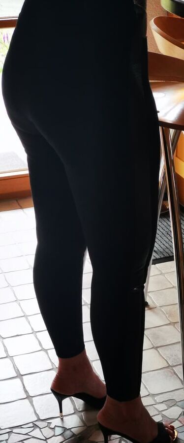 Me in leopard and black leggins