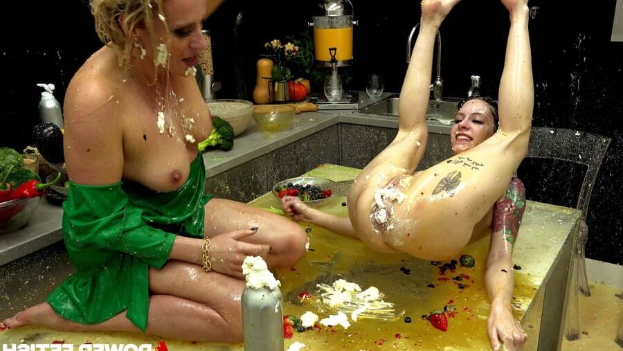 Anna de Ville Fucks Veg
