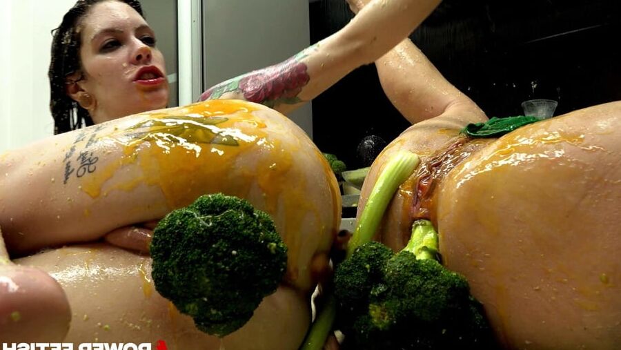 Anna de Ville Fucks Veg