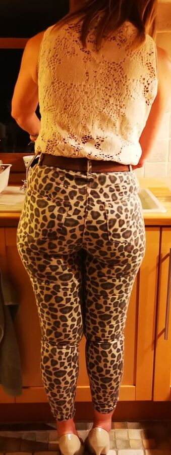 Me in leopard leggins