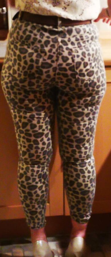 Me in leopard leggins