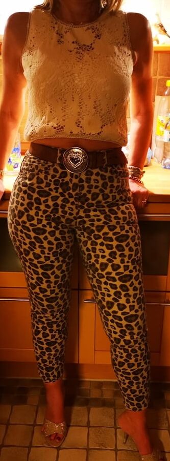 Me in leopard leggins
