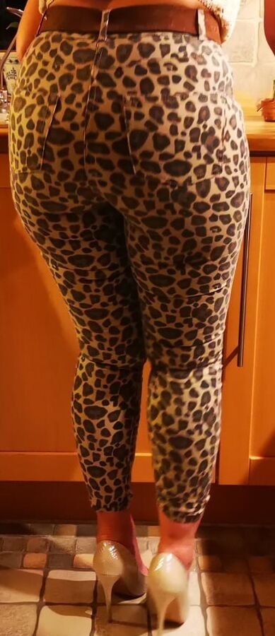 Me in leopard leggins