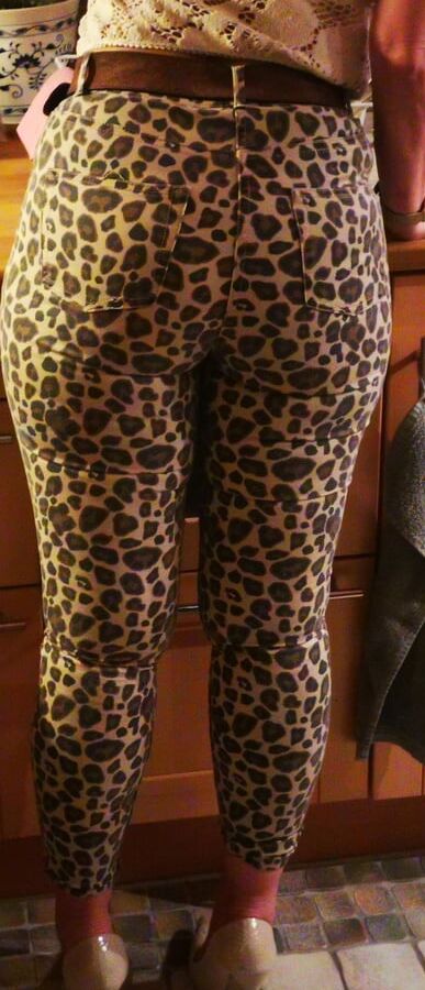 Me in leopard leggins