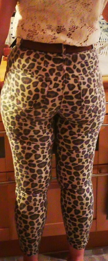 Me in leopard leggins