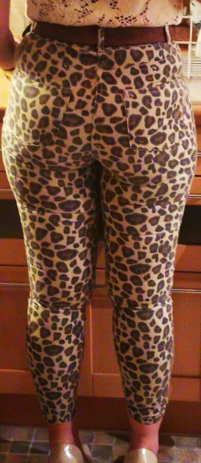 Me in leopard leggins