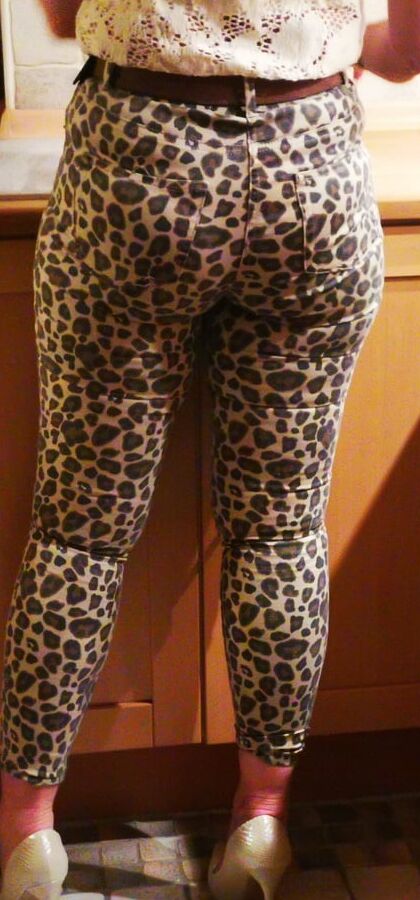 Me in leopard leggins