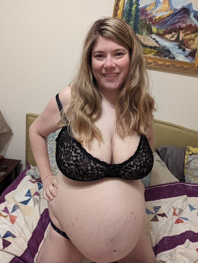Pregnant BBW Striptease