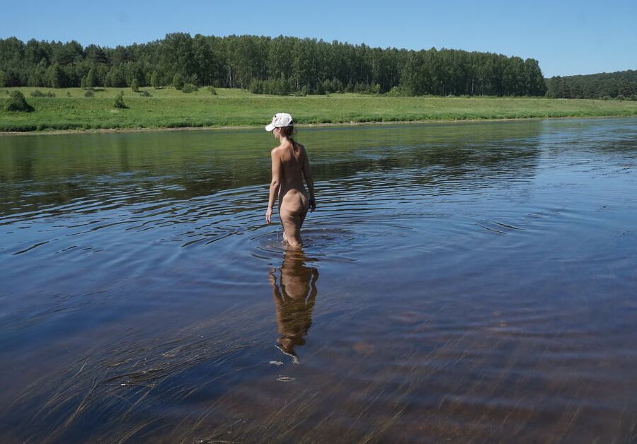 Naked in Violga