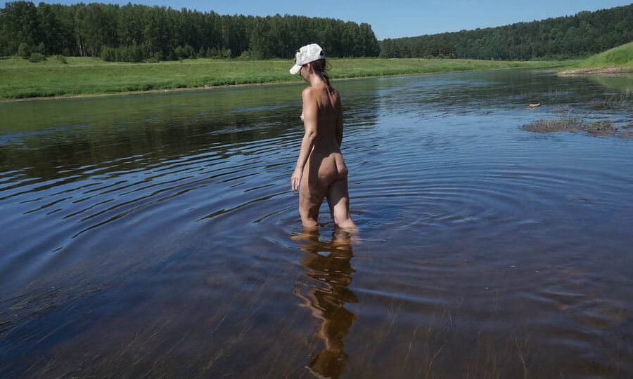 Naked in Violga