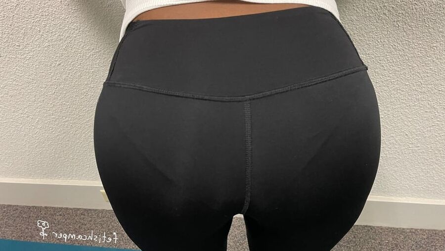 Leggings yoga pants with visible panty lines