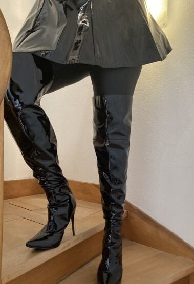 Black Mules, Nylon Feet and Leggings