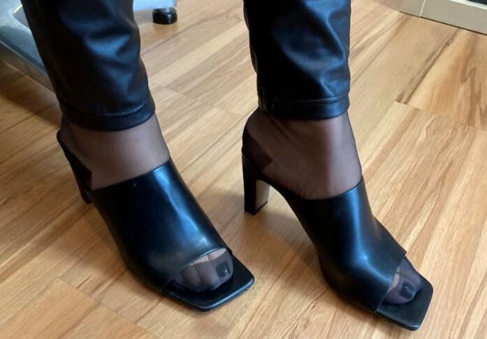 Black Mules, Nylon Feet and Leggings