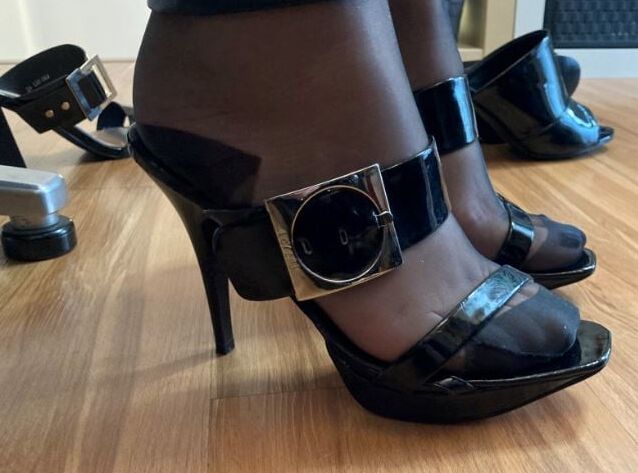 Black Mules, Nylon Feet and Leggings