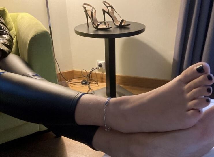 High Heel Sandals and shiny Leggings
