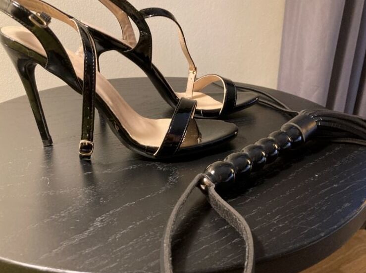 High Heel Sandals and shiny Leggings