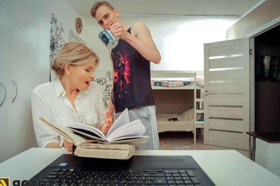 How to make out with a tutor? Just spill tea on her!
