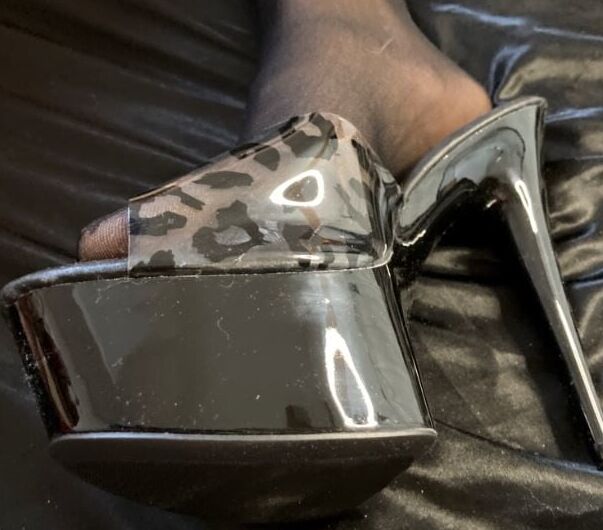 Sunday Morning new High Heels try on