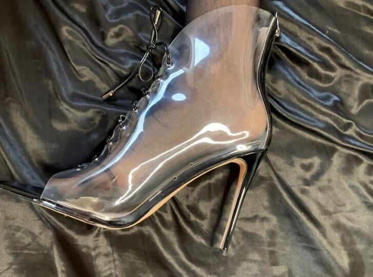Sunday Morning new High Heels try on