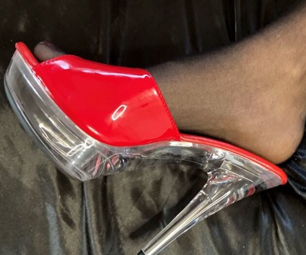 Sunday Morning new High Heels try on